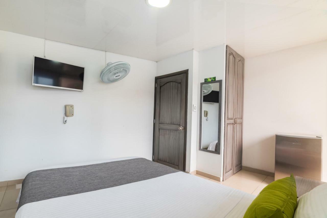 Ayenda 1121 Exito Hotel Pereira Kültér fotó