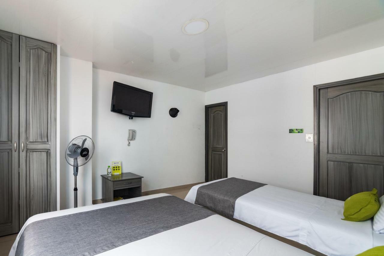 Ayenda 1121 Exito Hotel Pereira Kültér fotó